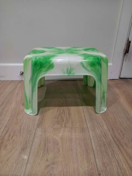 Photo of free plastic step stool (sm6 8by) #2