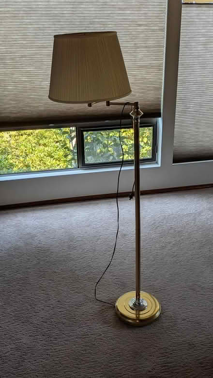Photo of free Floor lamp (Kenmore, Finn Hill) #1