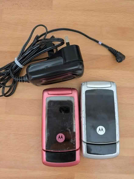 Photo of free Two Motorola flip phones limited to 2g (Shippon OX13) #2