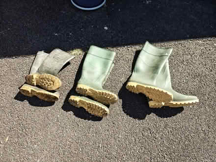Photo of free Swing seats, Wellies, tunnel, car (Doriam Close EX4) #2