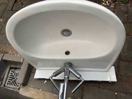 Photo of free White bathroom sink and pedestal (Berkhamsted HP4) #2