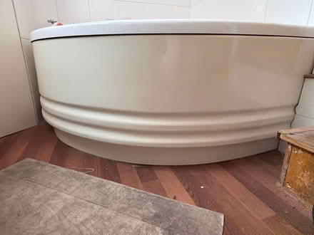 Photo of free Jacuzzi bath, acrylic, 120cm (SW18 4QZ) #2