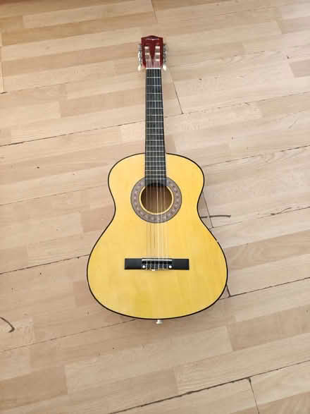 Photo of free Guitar (Sydenham CV31) #1