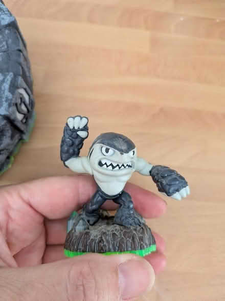Photo of free Skylanders thing with figures (Shippon OX13) #4