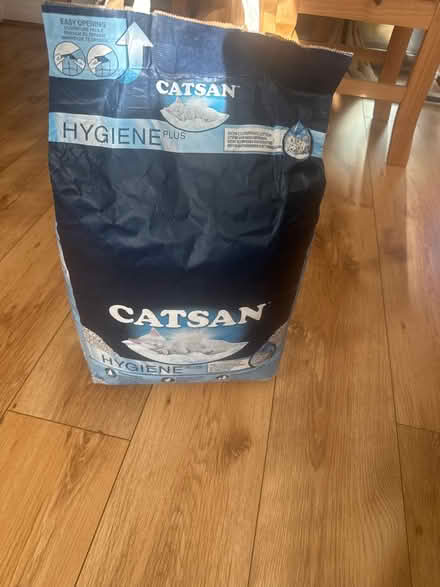 Photo of free Catsan cat litter 20Liters se16 (Se16 6qw) #1