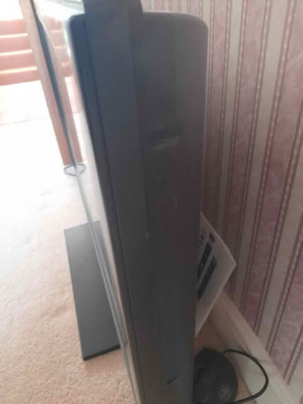 Photo of free 44 inch TV working (Se19) #3