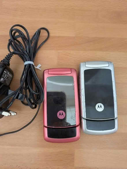 Photo of free Two Motorola flip phones limited to 2g (Shippon OX13) #3
