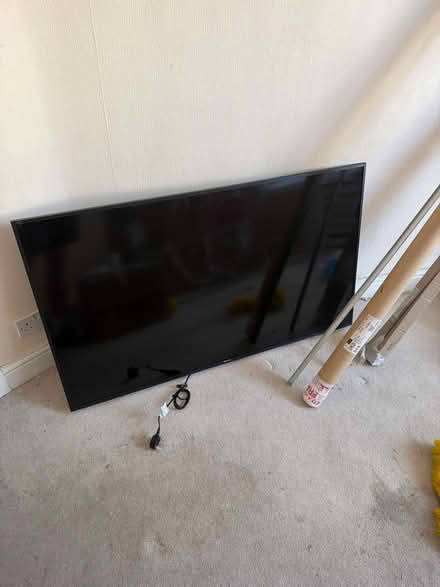 Photo of free Hisense TV, big scratch on screen (SW18 4QZ) #1
