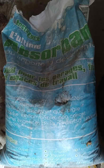 Photo of free Absorbent powder -for oil spills (Etobicoke (Kipling /Eglinton)) #1