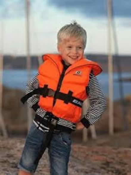 Photo of Kids life jacket (KT6 Surbiton) #1