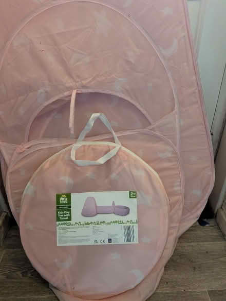 Photo of free Tent/tunnel/ball pit (Wollaton NG8) #1