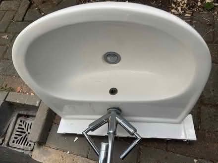 Photo of free White bathroom sink and pedestal (Berkhamsted HP4) #1