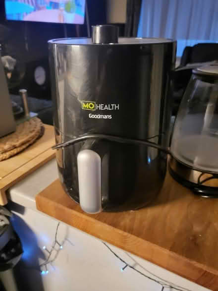 Photo of free Air fryer and kettle (Figges Marsh CR4) #2