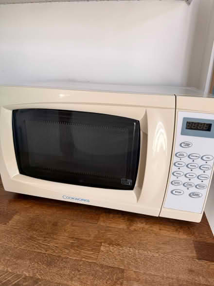 Photo of free Working microwave (Newbury Park IG2) #1