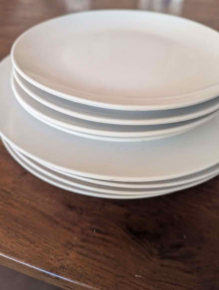 Photo of free Side plates & dinner plates (3 of each) (Berkhamsted HP4) #1
