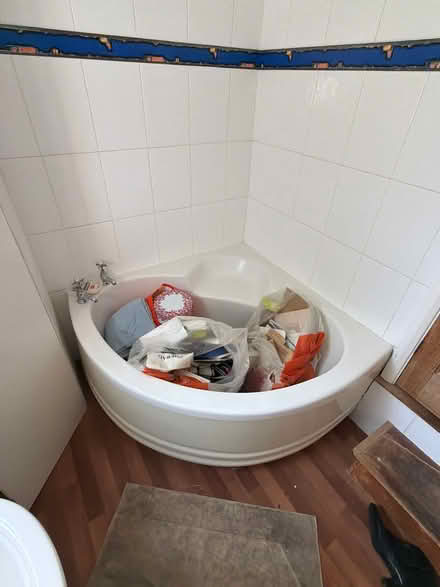 Photo of free Jacuzzi bath, acrylic, 120cm (SW18 4QZ) #1