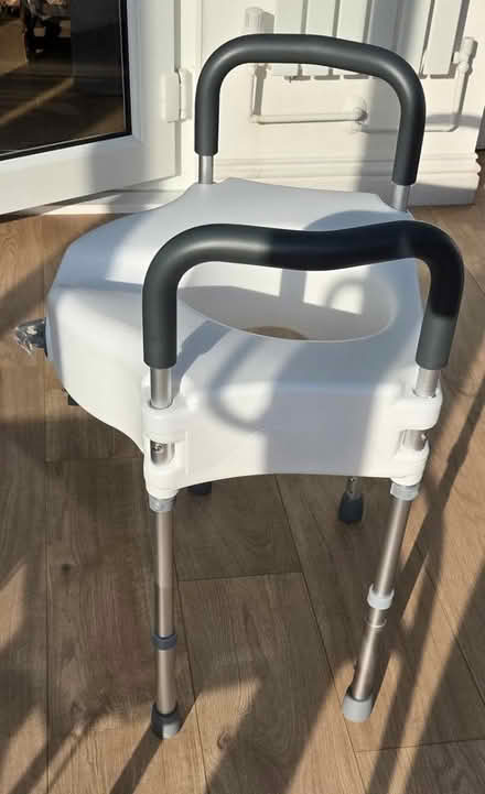 Photo of free Raised toilet seat (Hartford Huntingdon PE29) #4