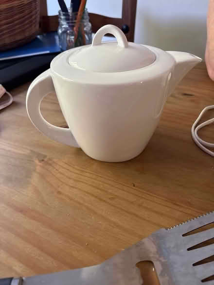 Photo of free Big white teapot (Hemel Hempstead HP2) #1