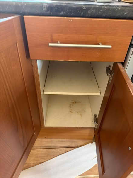 Photo of free Kitchen with sink and cooker (SW18 4QZ) #3