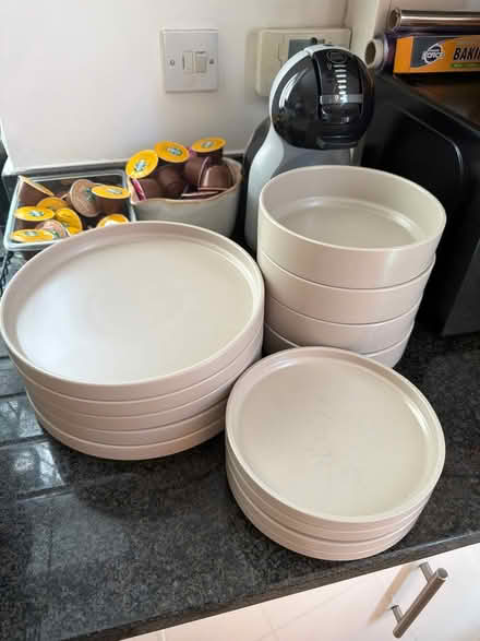 Photo of free Beige plate set (Temple Fortune NW11) #1