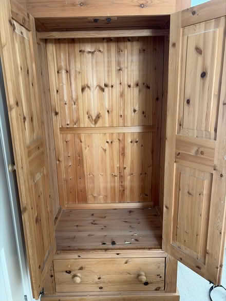 Photo of free Pine wardrobe (Carshalton Beeches SM5) #2