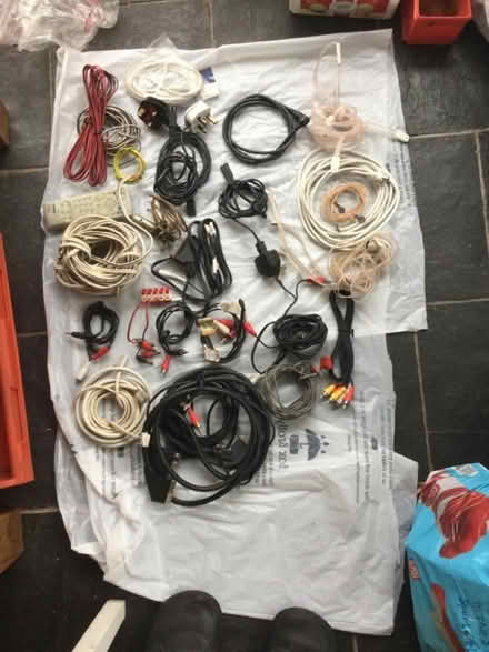 Photo of free A collection of inter-connection cables (Hackbridge SM5) #1