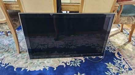 Photo of free 43" Samsung tv missing plug (High barnet EN5) #1