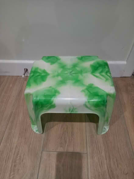 Photo of free plastic step stool (sm6 8by) #1