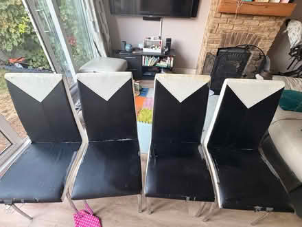 Photo of free 4 very worn dining chairs (Hither Green SE13) #1