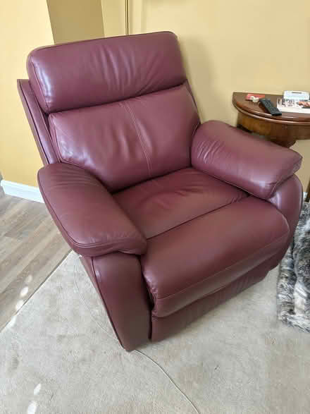 Photo of free Leather electric Recliner (Craigmillar Park EH16) #1