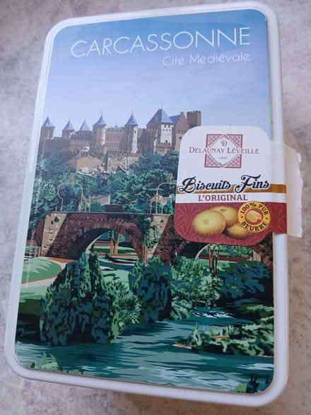Photo of free Nice empty biscuit tin (Norbiton KT3) #1