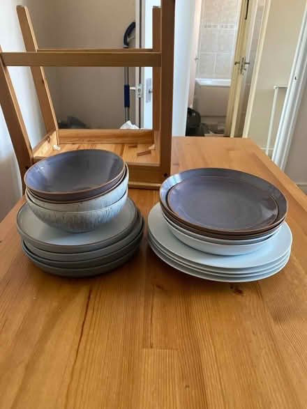 Photo of free full set of plates (Whitechapel E1) #1