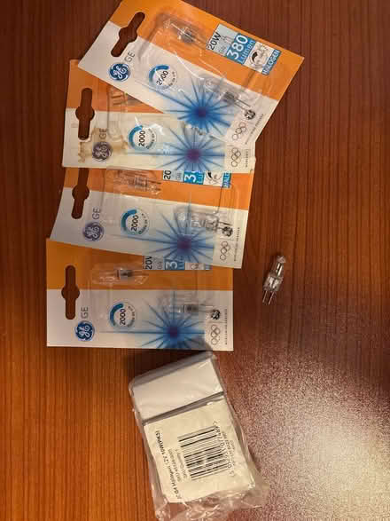 Photo of free G4 halogen bulbs (windsor SL4) #1