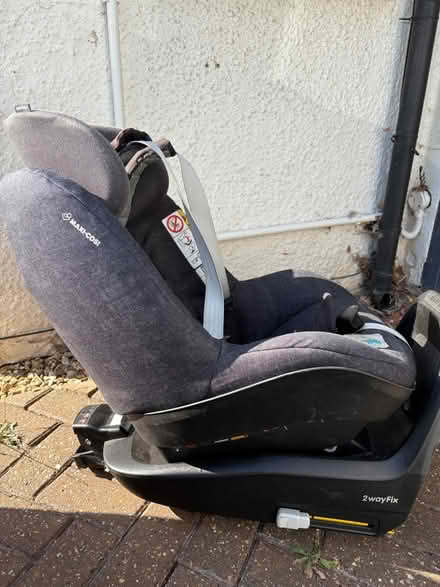 Photo of free Maxi-cosi car seat (Letchworth SG6) #3