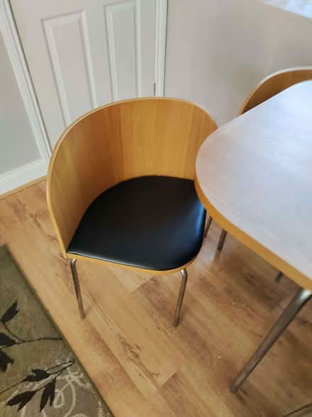 Photo of free 4 Seater Dining table in great condition (Woodley RG5) #2
