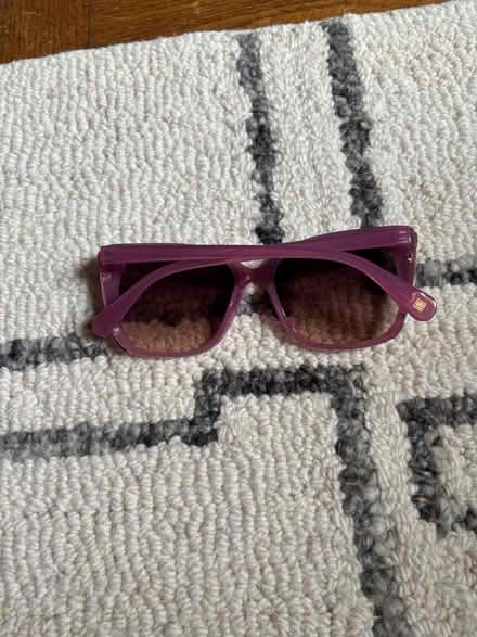 Photo of free LAUNDRY brand sunglasses (Rego Park) #2