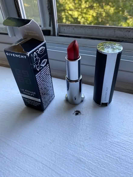Photo of free Givenchy “Le Rouge Sculpt” (Leaside) #2