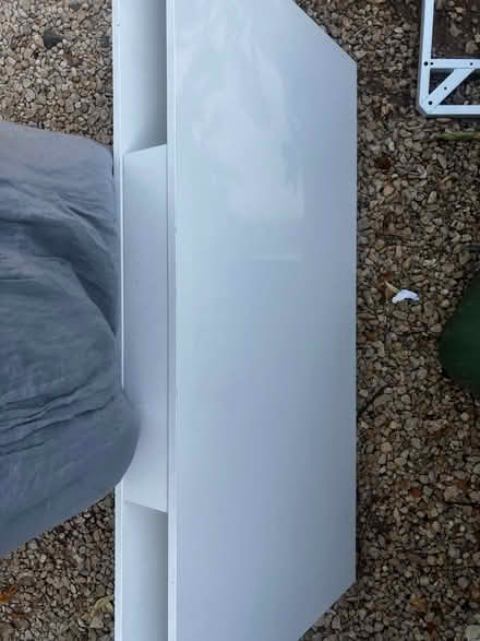 Photo of free Large white desk. (Walton Manor OX2) #1