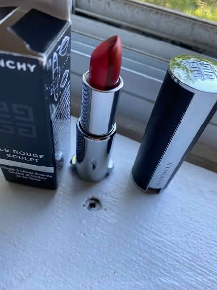 Photo of free Givenchy “Le Rouge Sculpt” (Leaside) #1