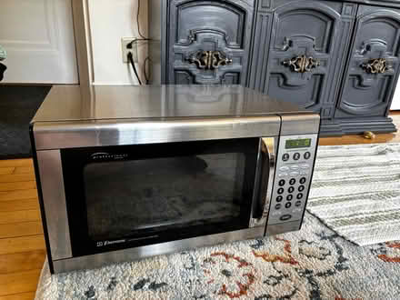 Photo of free Microwave (works) (Rondo/Summit St Paul) #1