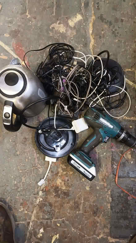 Photo of Electric cable and small item,computers and accessories,tool (Humphrey's End GL5) #1