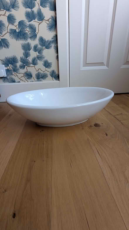 Photo of free Ceramic bathroom sink (Kennington SE11) #4