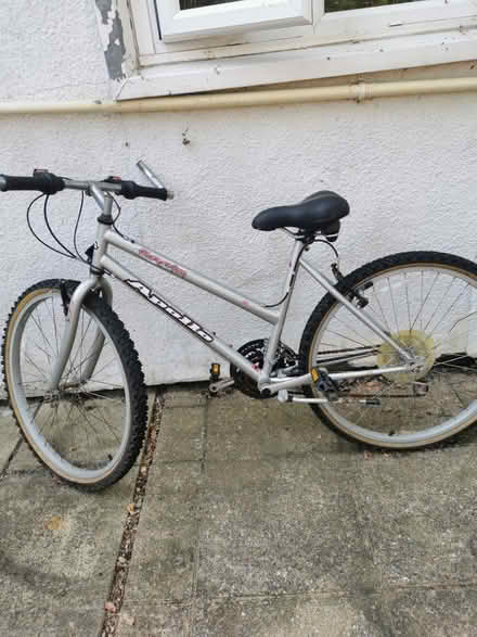 Photo of free 3 old bikes (Adeyfield. HP2) #1