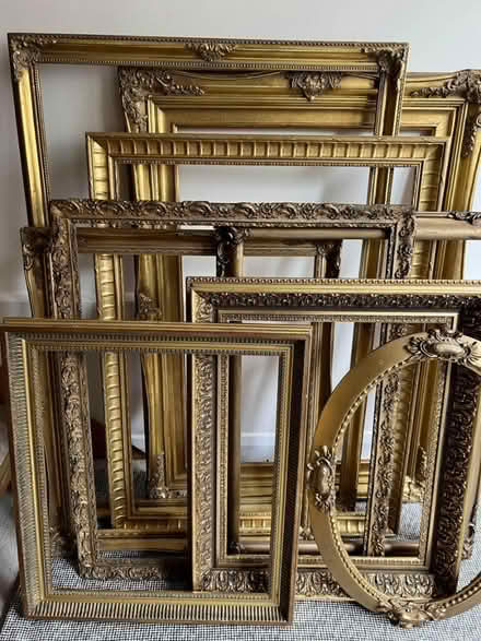Photo of Ornate gold frames (Lowedges S8) #1