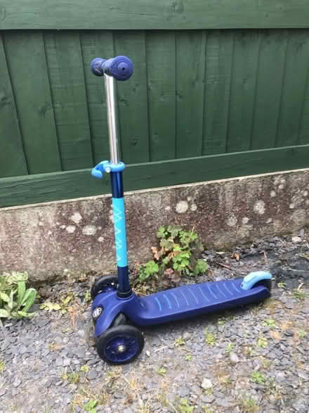Photo of free Scooter with light up wheels (Latchford WA4) #1