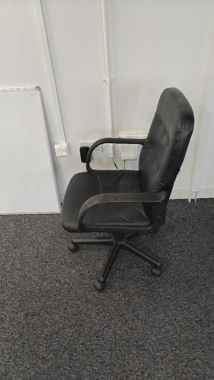 Photo of free Office Chair - used but fully functional (Stockport SK4) #4
