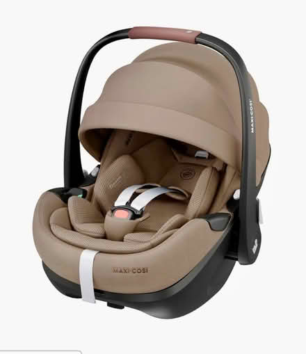 Photo of Baby car seat (Bexleyheath DA7) #1