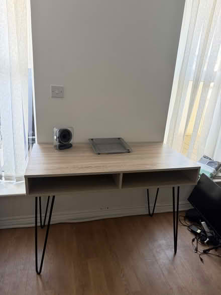 Photo of free Desk (Hertsmere WD6) #1