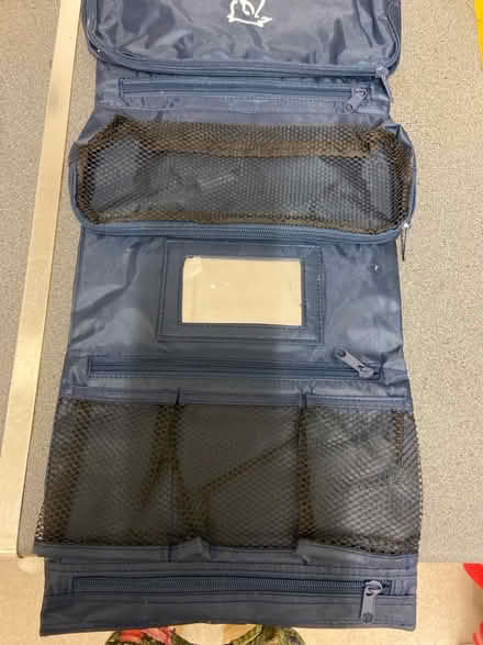 Photo of free Folding wash bag with hanging hook (Bloomfield BA2) #2