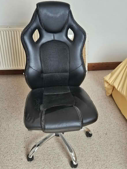 Photo of free High-back office chair on rollers (Menstrie FK11) #1